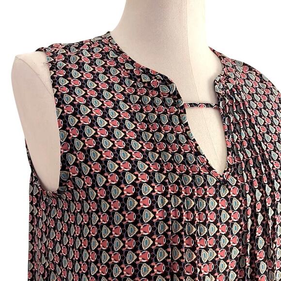 Pleione Sleeveless Patterned Top - Black and Red | Size S - Picture 2 of 2
